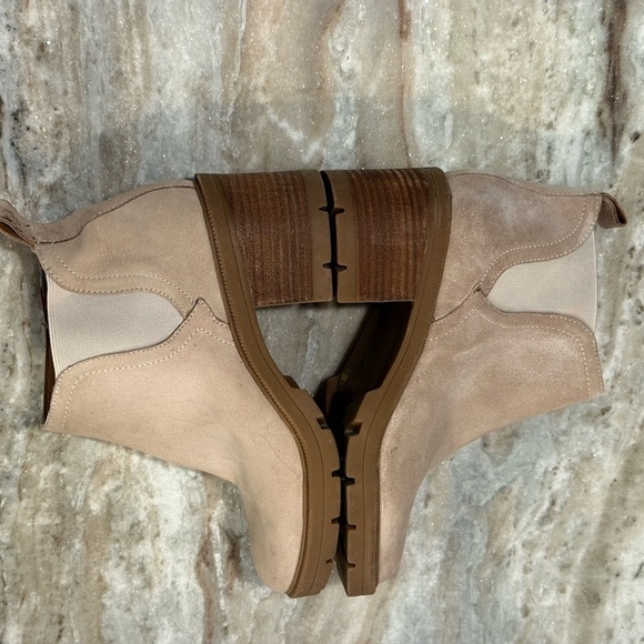Women’s LUCKY BRAND Sumah suede chunky ankle boot- Dune. Size 8.5. - Picture 3 of 10